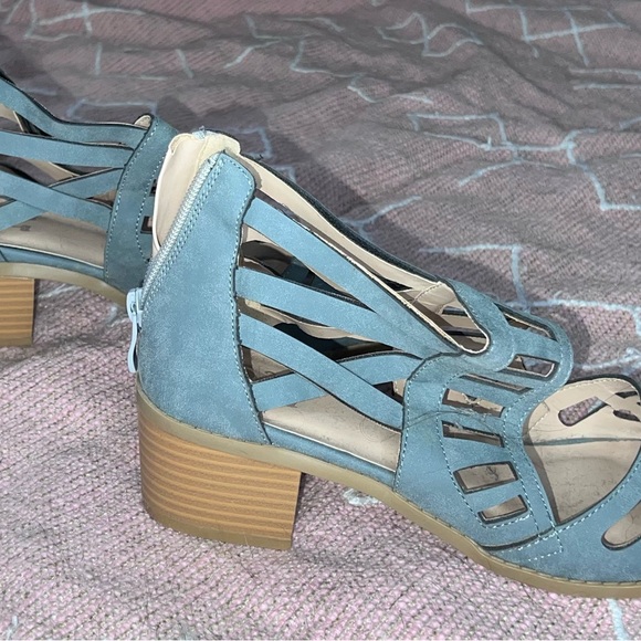 Blue and Tan Suede Heels with Strappy Design - Picture 3 of 3